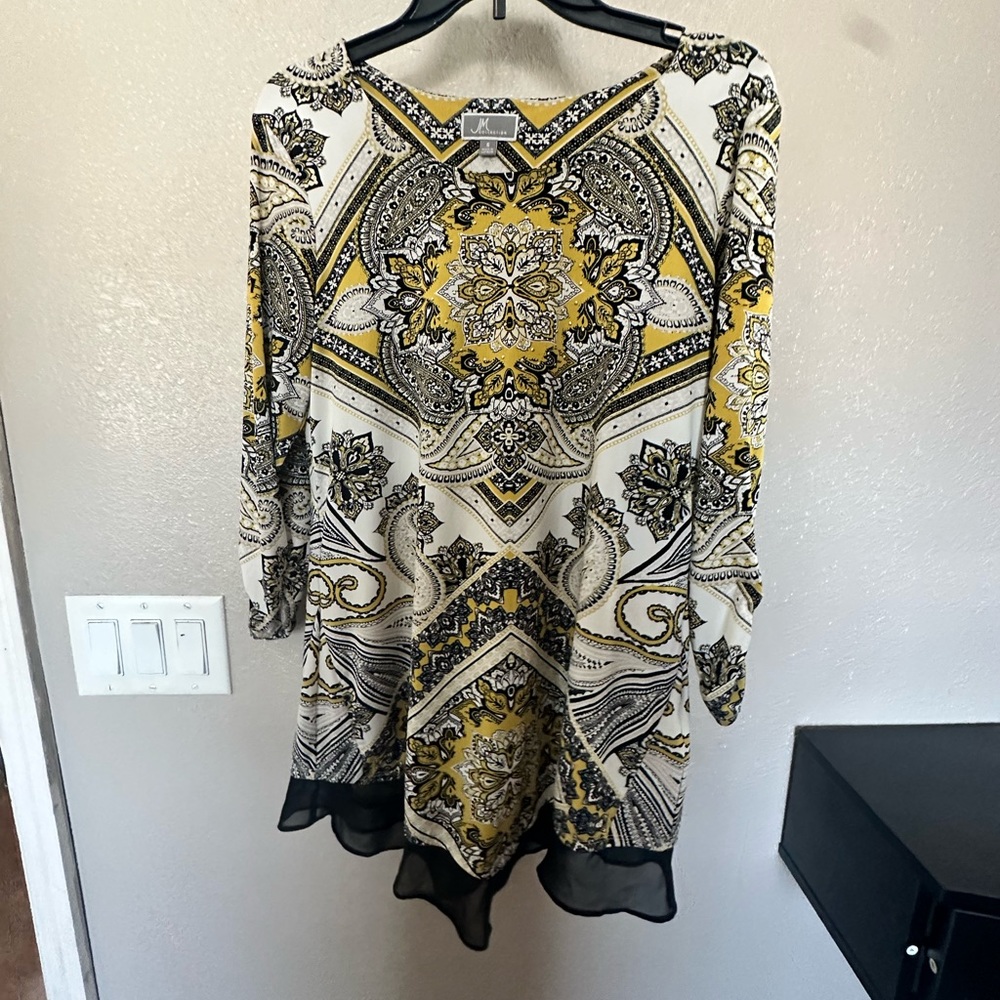 JM COLLECTION BLACK, YELLOW, & WHITE TUNIC WITH BLACK MESH AT THE BOTTOM